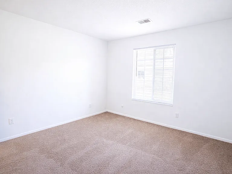 The Lodge Apartments — Photo 10