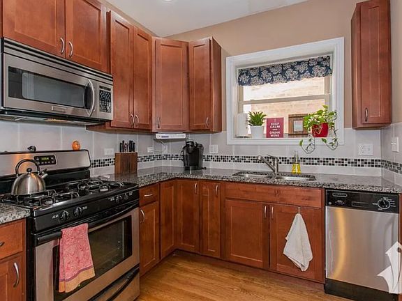 2nd image of 1009 N Oakley Blvd APT 2E