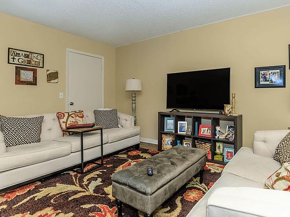 4th image of 2001 Avenue F #83