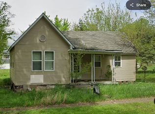 230 W 3rd St, Latham, IL 62543