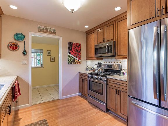 3rd image of 1780 Ledgewood Dr