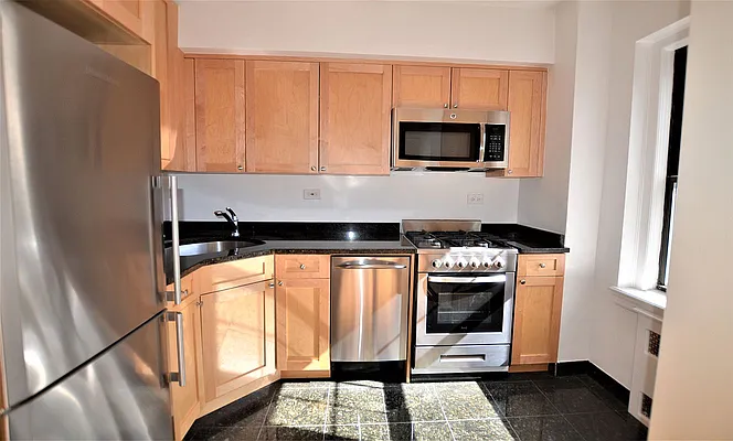 Rented by Manhattan Realty Group | media 39