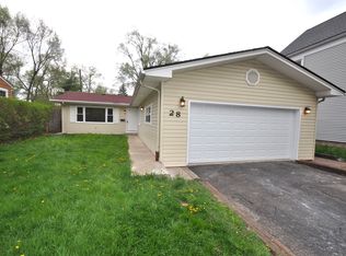 28 Woodlawn Dr, Mundelein, IL