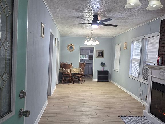 2nd image of 35 Phillips St