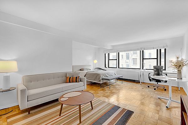 1st image of 55 E 9th St APT 9B