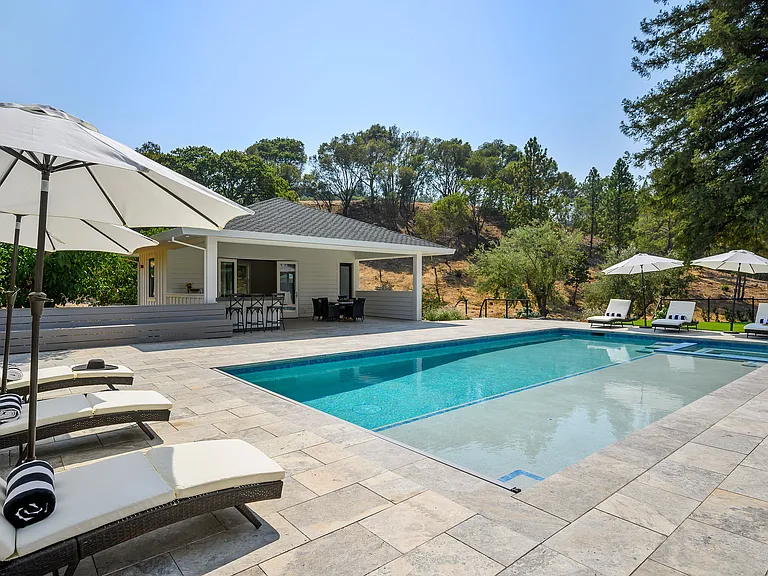 949 Canyon Rd — Photo 18