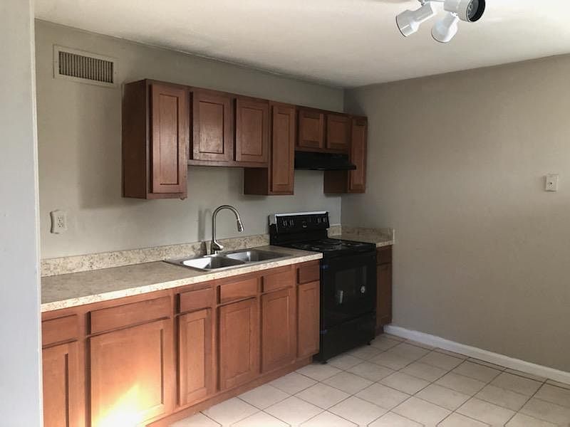 1st image of 4648 Bristol Ave
