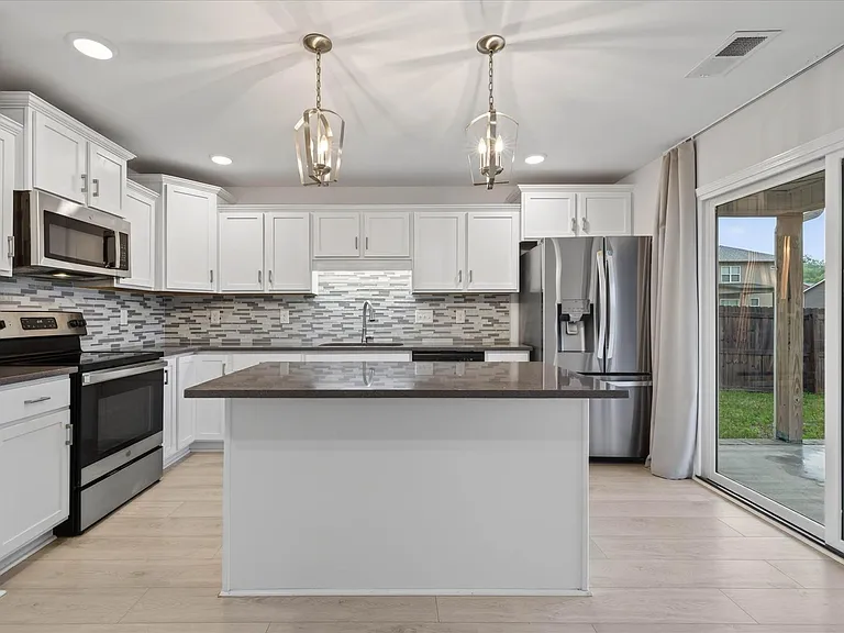 513 Herman Dr — Photo 15