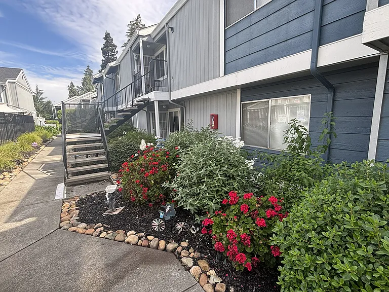 Aspen Village — Photo 38