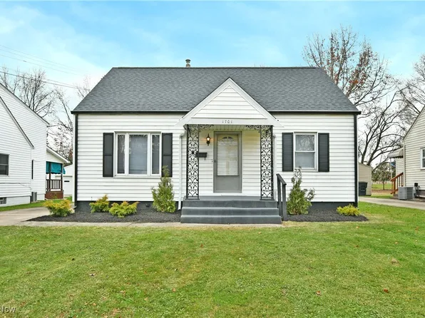 1701 Beechwood St NE, Warren, OH 44483