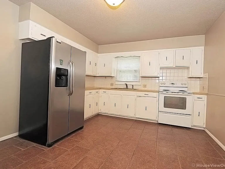 1105 N West End Blvd — Photo 6