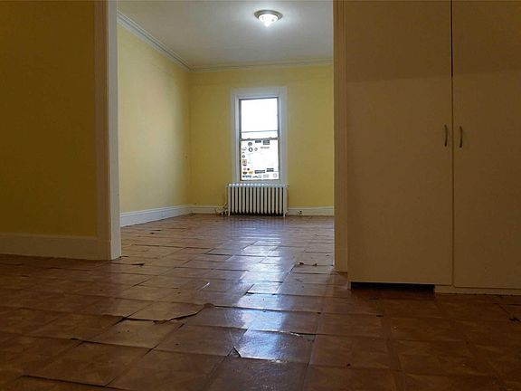 3rd image of 1814 Astoria Blvd