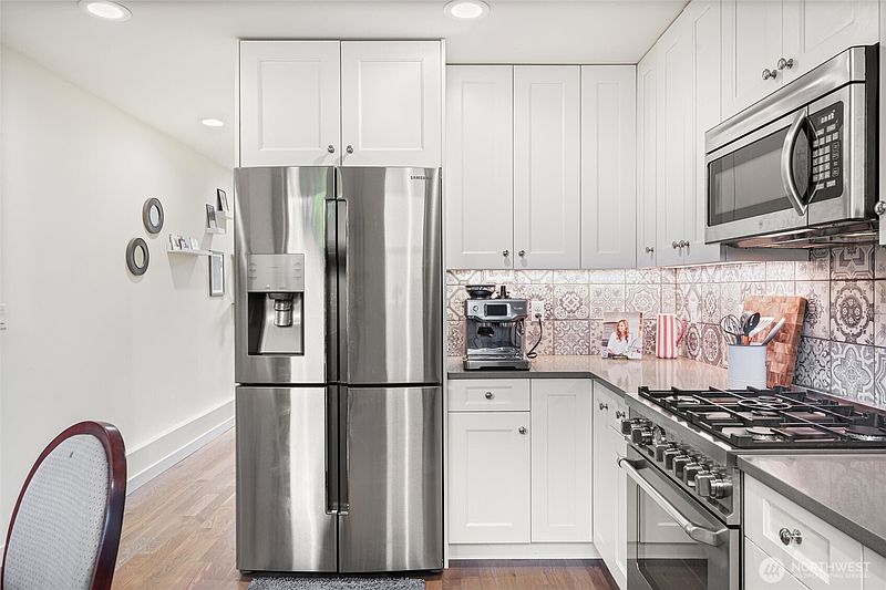 5th image of 5021 Sand Point Place NE #E
