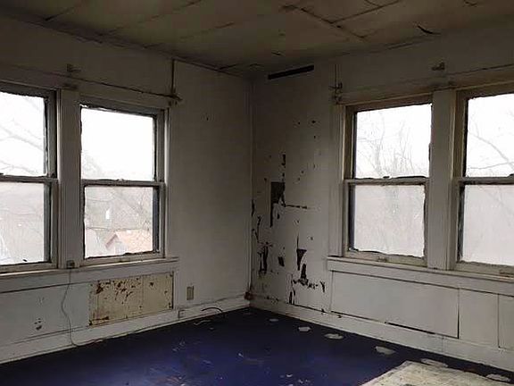 4th image of 3636 Jackson Ave