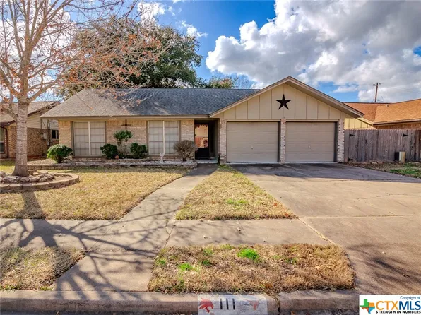 111 Richmond Dr, Victoria, TX 77904