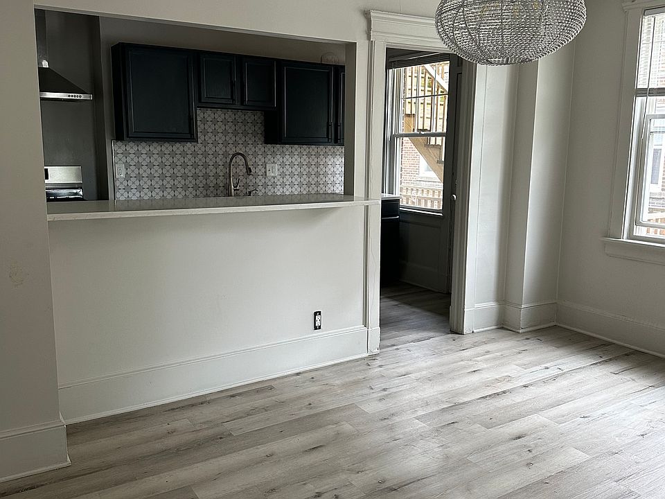 1st image of 1011 Abbey Ln APT 10