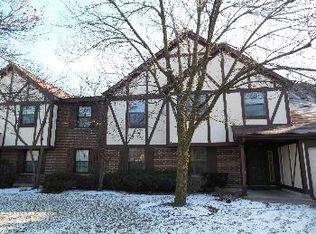 340 Essex Ct, Wood Dale, IL 60191