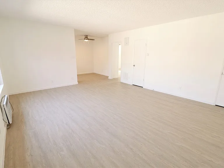 2 Weeks Free! Remodeled 1-Bedroom — Photo 22