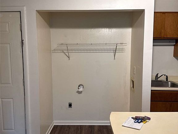 5th image of 6408 Starbrook Dr APT 7