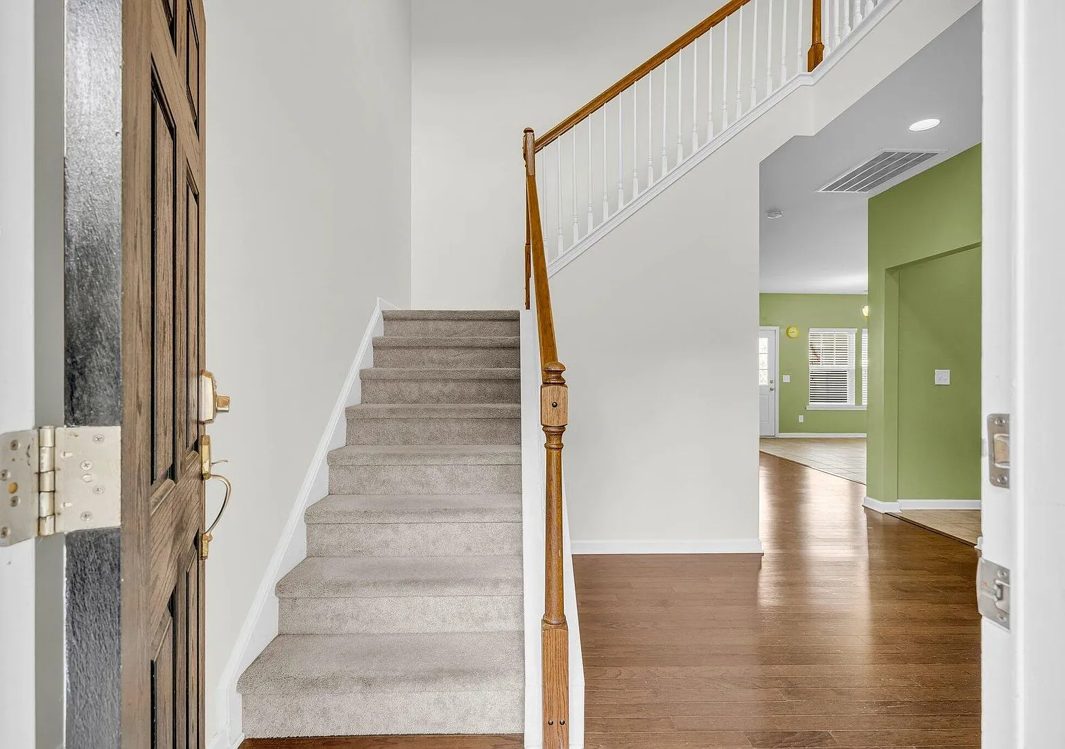 4-bedroom home in the desirable Fairmont South community — Photo 2