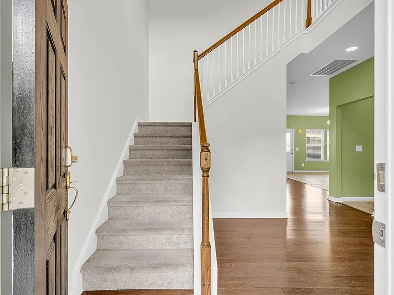 139 Blackwater Way — Photo 2