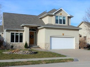 60 Marina Ct, Carter Lake, IA 51510