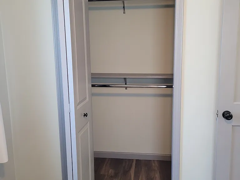 127 Boston Ct — Photo 16