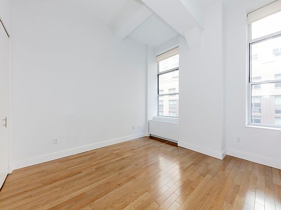 5th image of 321 W 37th St APT 8L