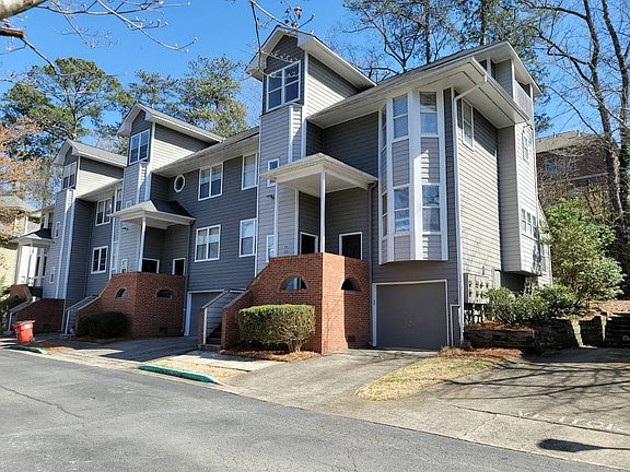 2nd image of 302 Ivy Green Ln