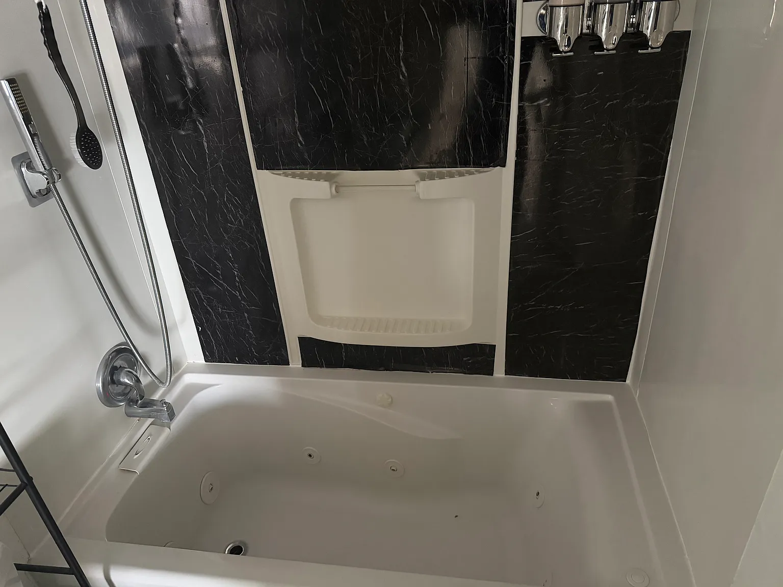 3 bed, 1150 sqft, $1,650 — Photo 3