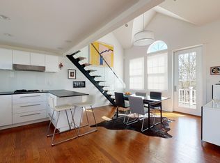 5 Canoe Place Ldg, Hampton Bays, NY 11946