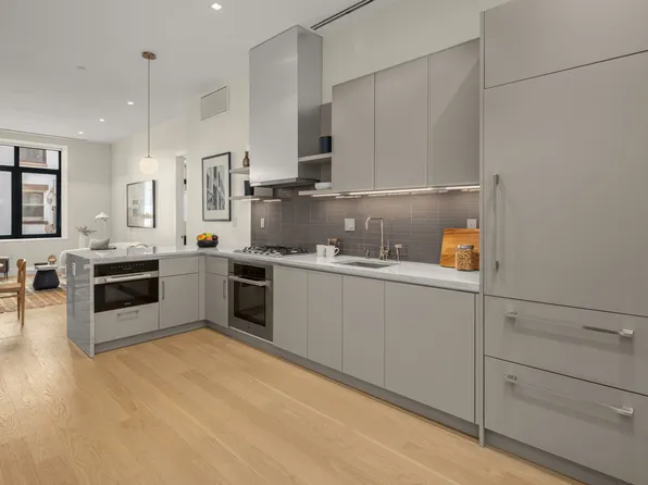 435 West 19th Street image 2 of 9