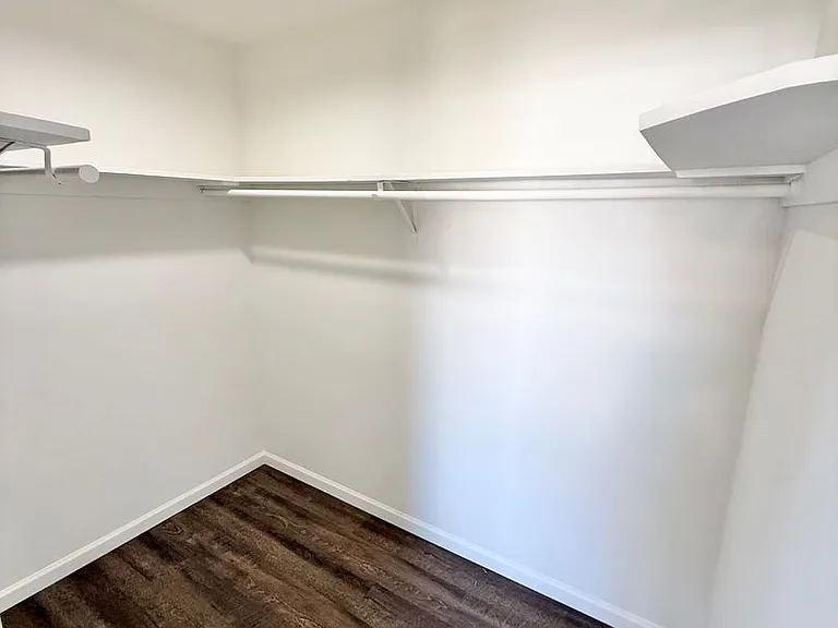 385 Loma — Photo 8
