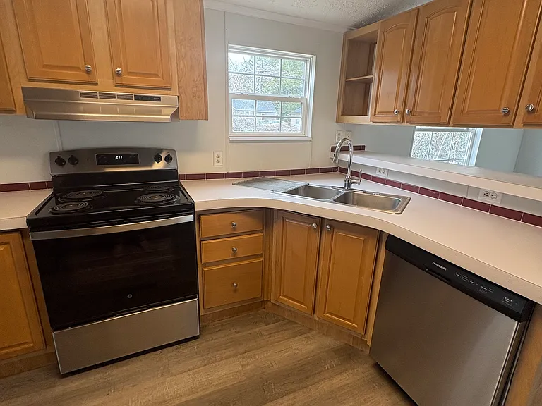 305 Hammond St — Photo 10