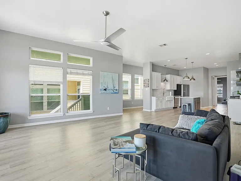 709 N Bayshore Dr — Photo 9