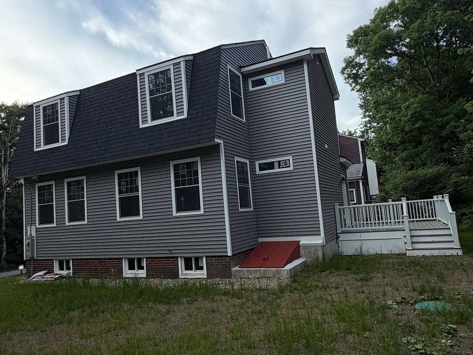 4 bed, $3,400 — Photo 1