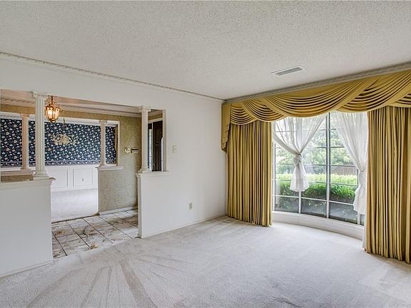 5th image of 1402 Surrey Ct