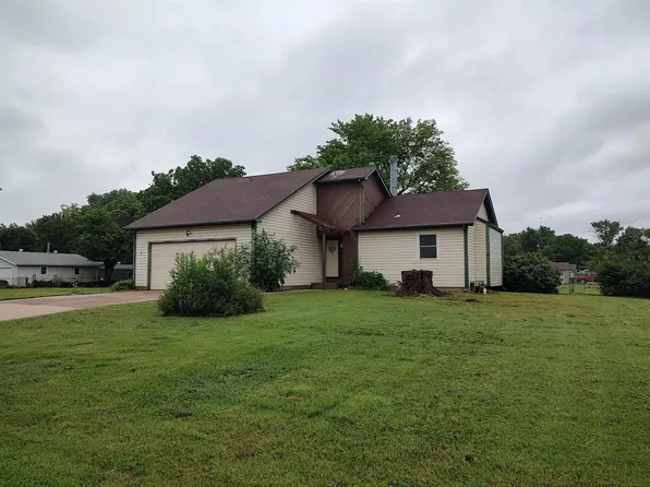 802 W 52nd St S, Wichita, KS 67217