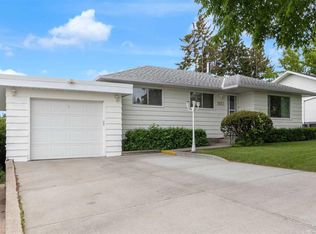 1031 Thorneycroft Dr NW, Calgary, AB T2K3K7