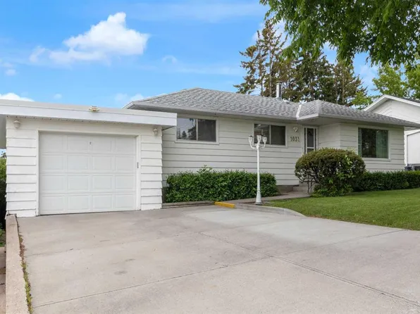 1031 Thorneycroft Dr NW, Calgary, AB T2K 3K7