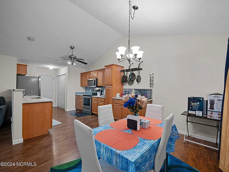 204 Jasmine Ln — Photo 24