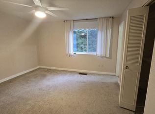 11172 Forest Edge Dr, Reston, VA 20190