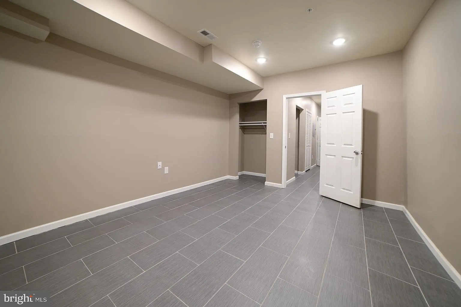 3 bed, 2283 sqft, $2,250 — Photo 4