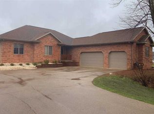 979 Creek Ct, Little Suamico, WI 54141