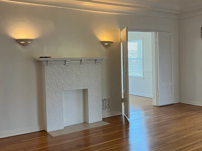 442 N Spaulding Ave #442 — Photo 5
