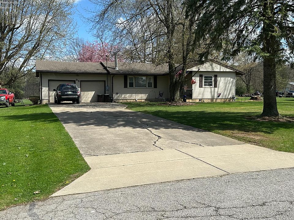 1st image of 25 Brooks Ct
