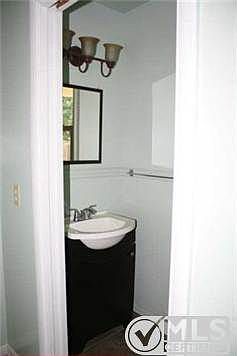 3rd image of 400 Foothill Dr