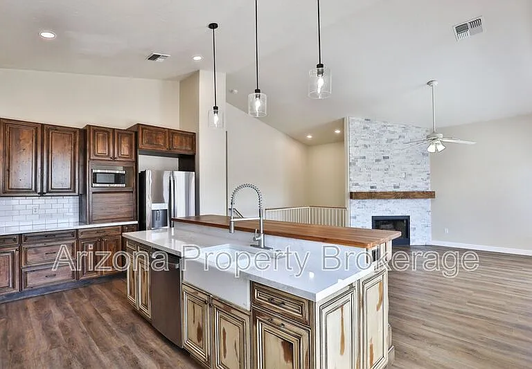 4601 E Scott Ave — Photo 2