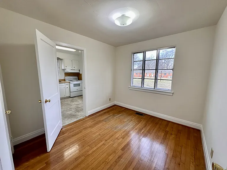 502 Elmhurst Rd — Photo 12