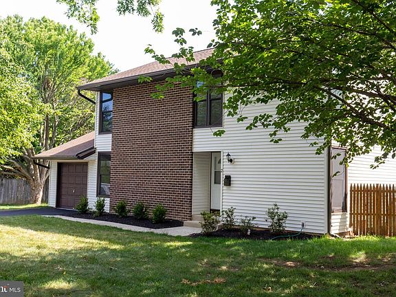 3rd image of 2 Enfield Dr